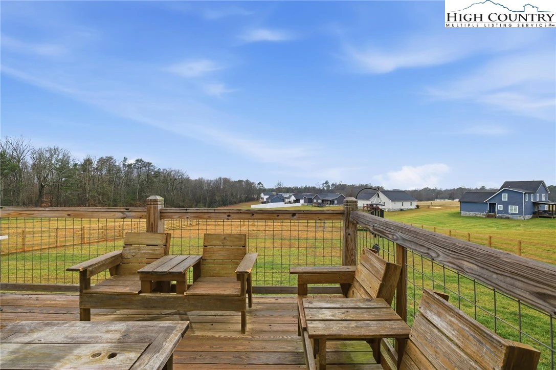 Image number 19 for the current listing