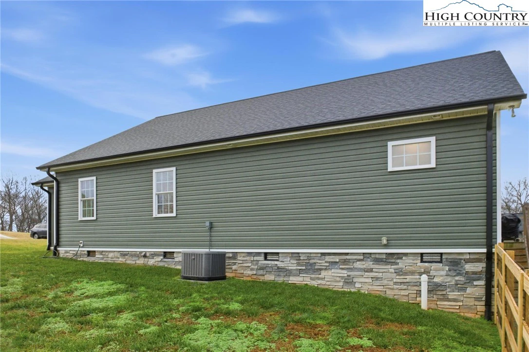 Image number 21 for the current listing