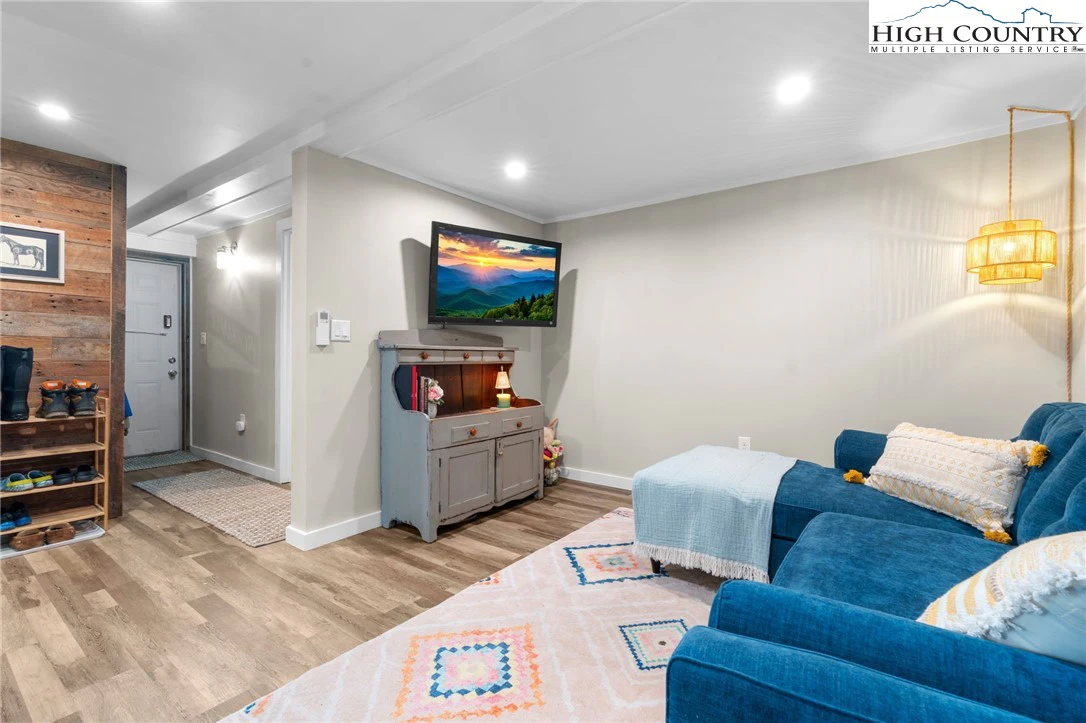 Image number 4 for the current listing