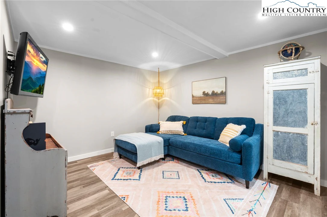 Image number 5 for the current listing