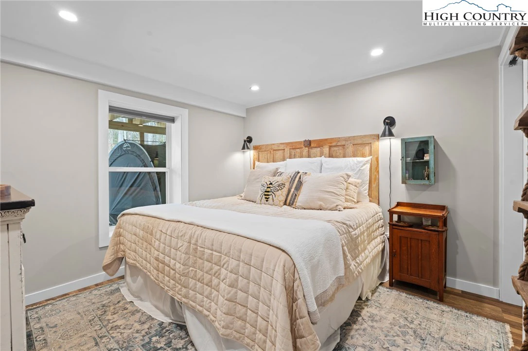 Image number 7 for the current listing