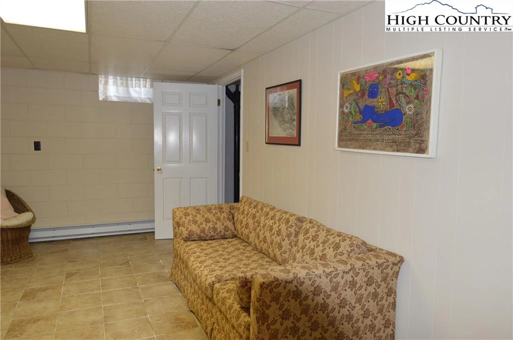 Image number 5 for the current listing