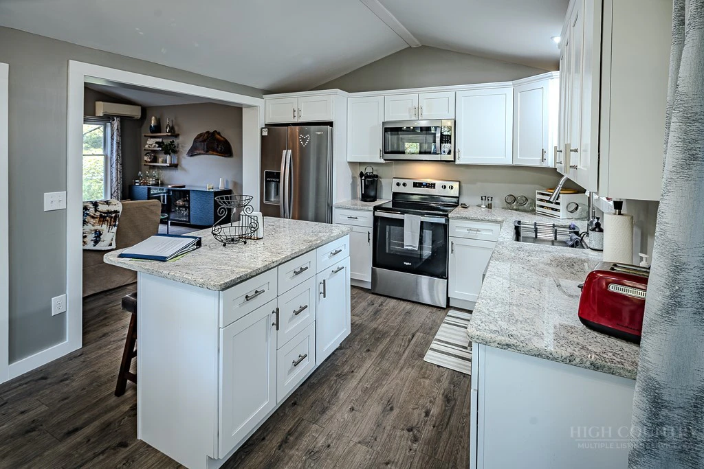Image number 3 for the current listing