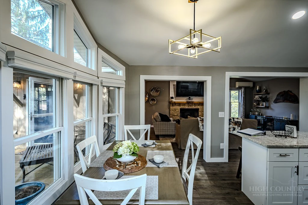 Image number 5 for the current listing