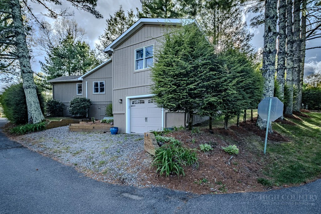 Image number 18 for the current listing