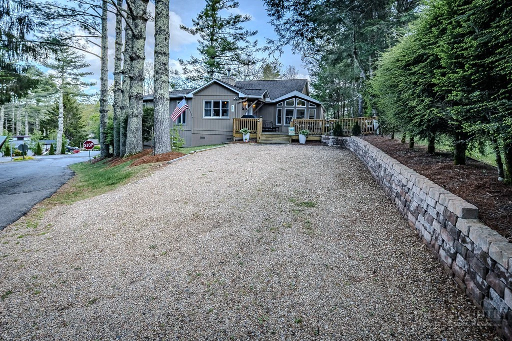 Image number 1 for the current listing
