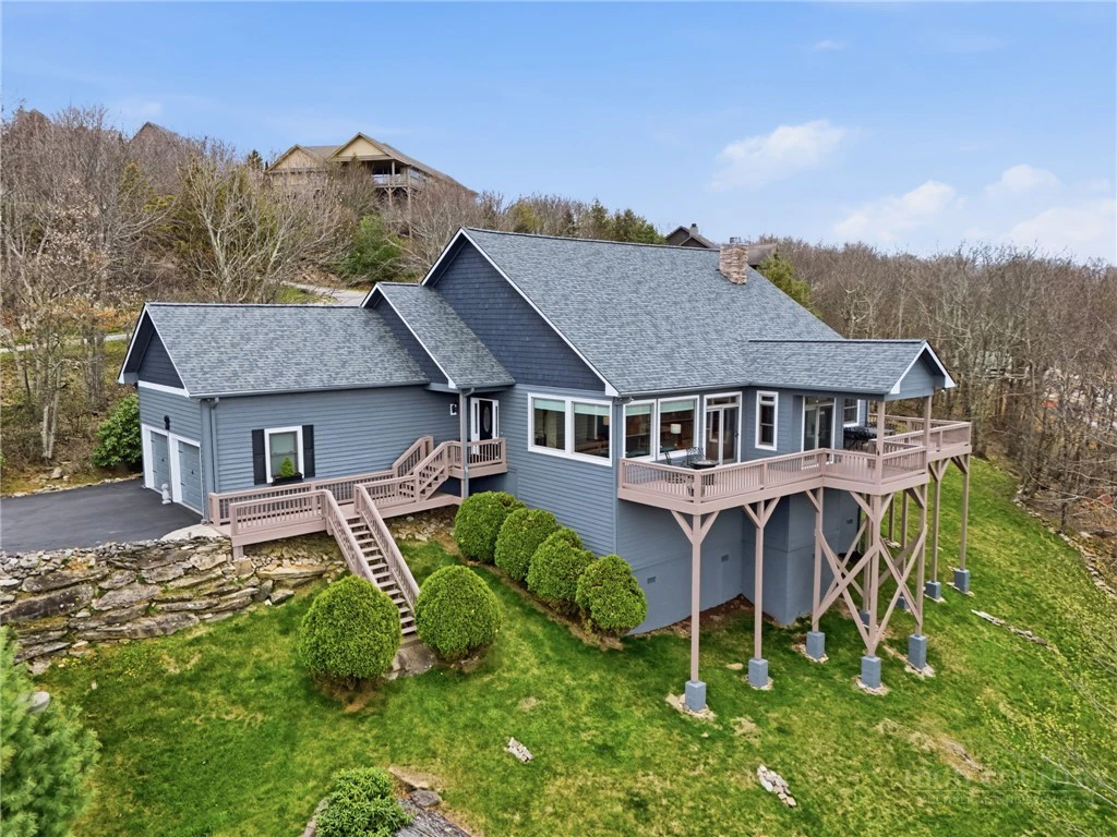 Image number 1 for the current listing
