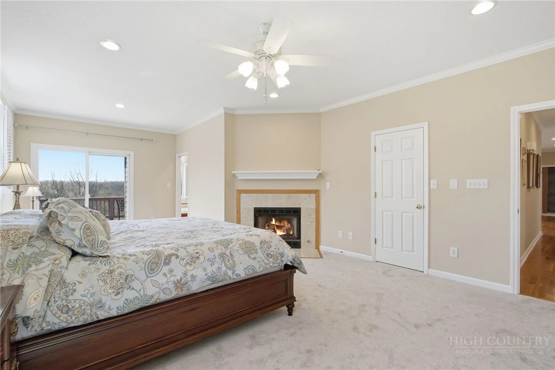 Image number 10 for the current listing