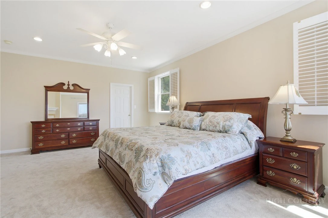 Image number 12 for the current listing