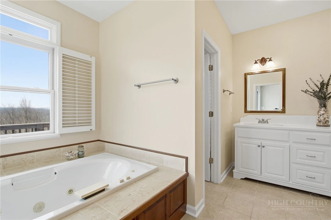 Image number 2 for the current listing