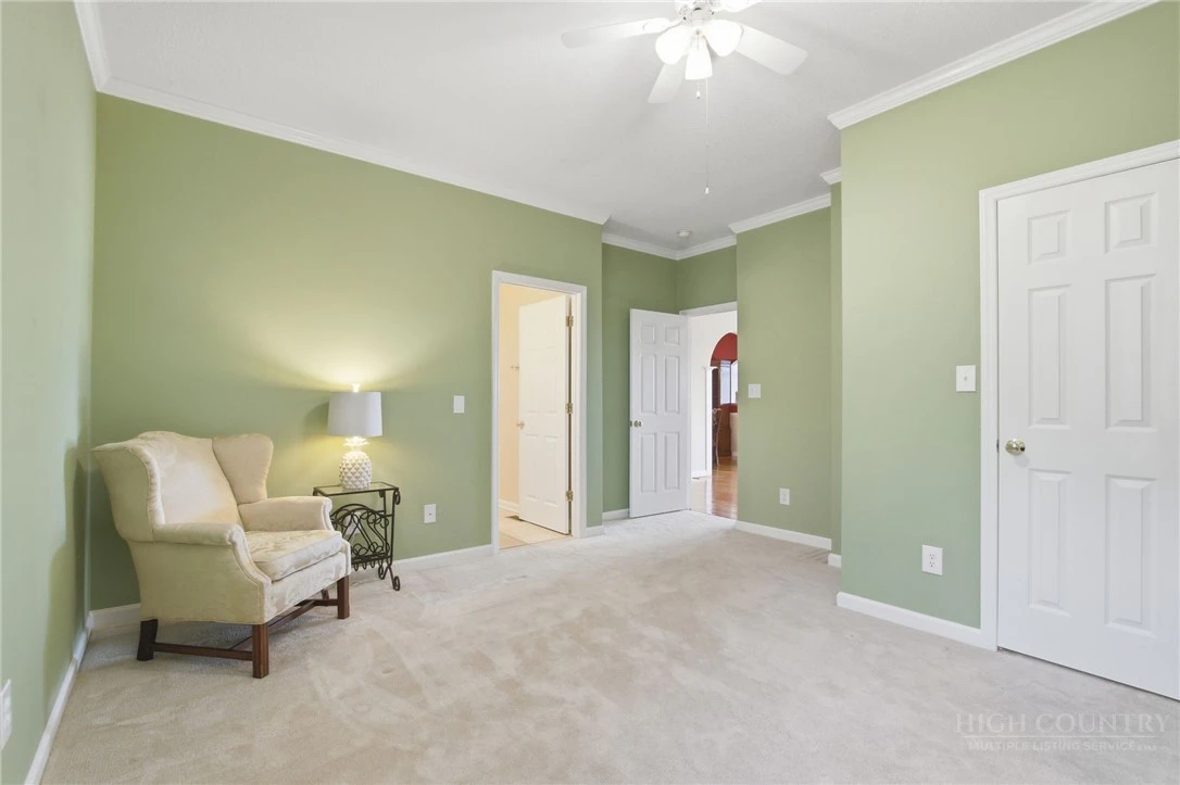 Image number 18 for the current listing