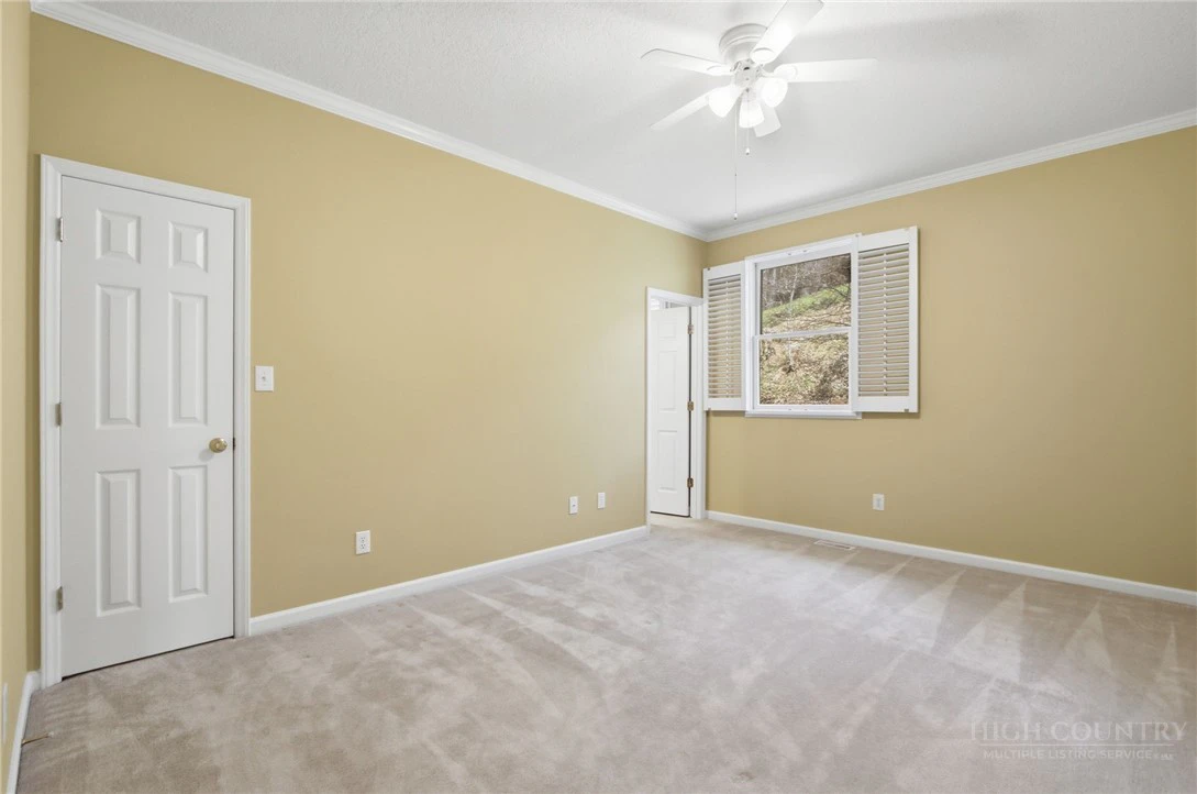 Image number 20 for the current listing