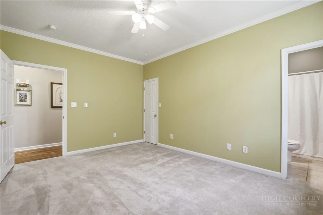 Image number 21 for the current listing