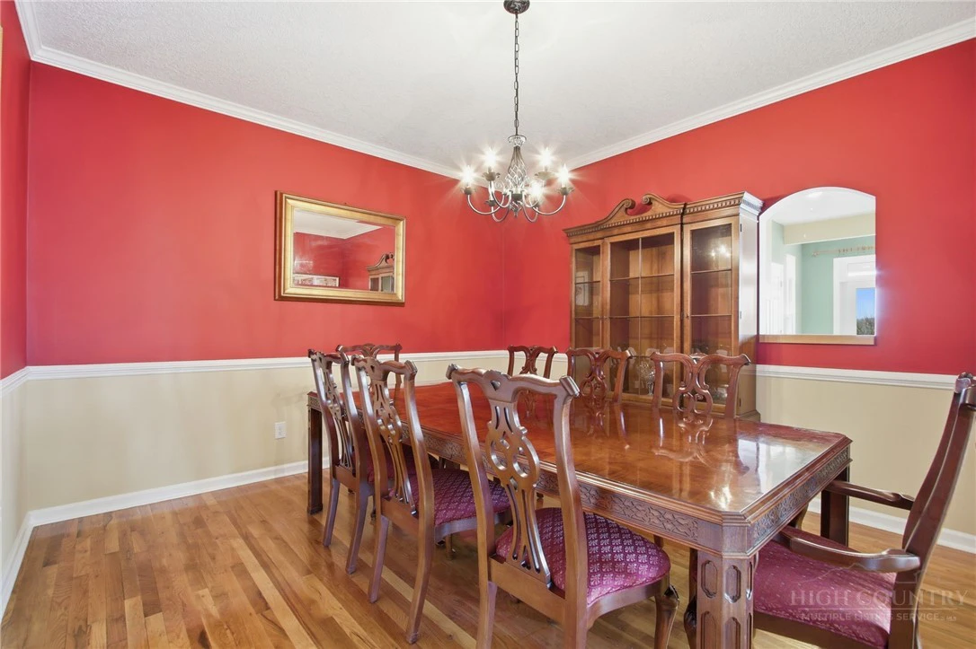 Image number 7 for the current listing