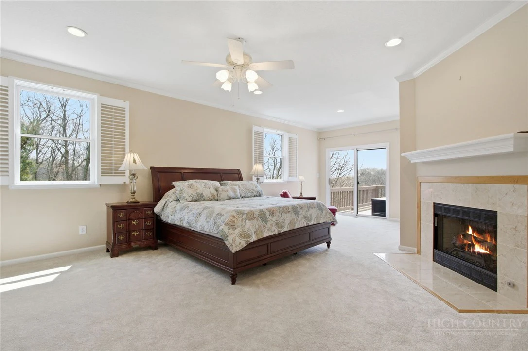 Image number 9 for the current listing