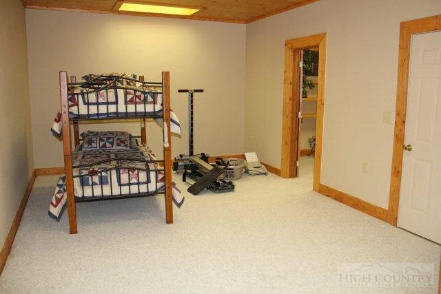 Image number 21 for the current listing