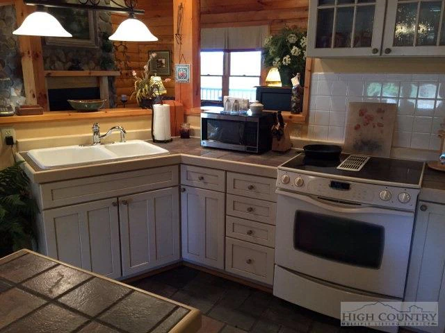 Image number 4 for the current listing