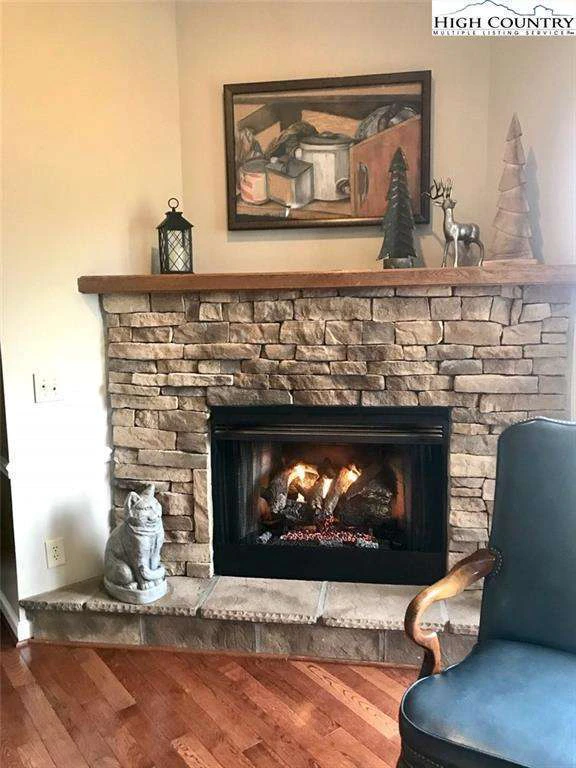 Image number 20 for the current listing