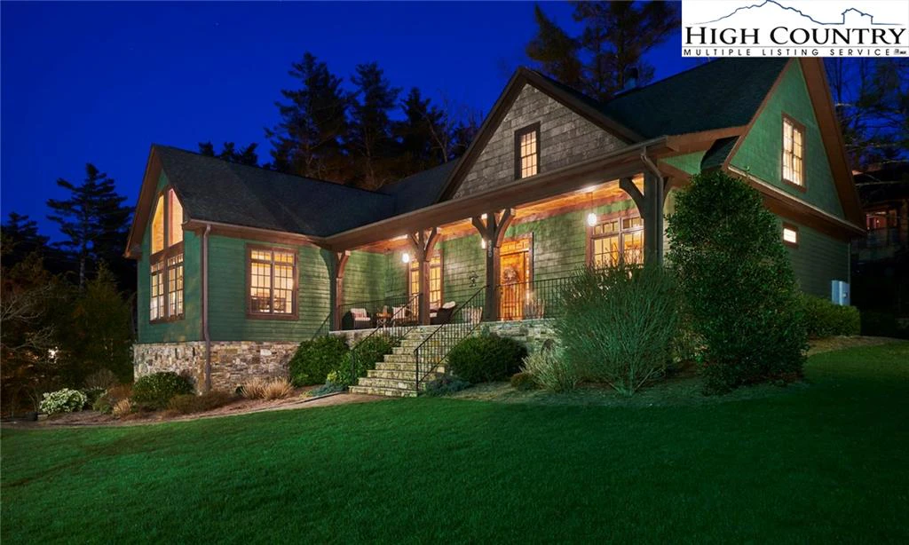 Image number 1 for the current listing