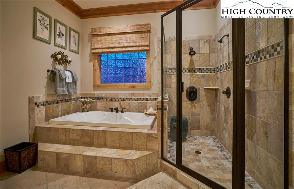 Image number 3 for the current listing