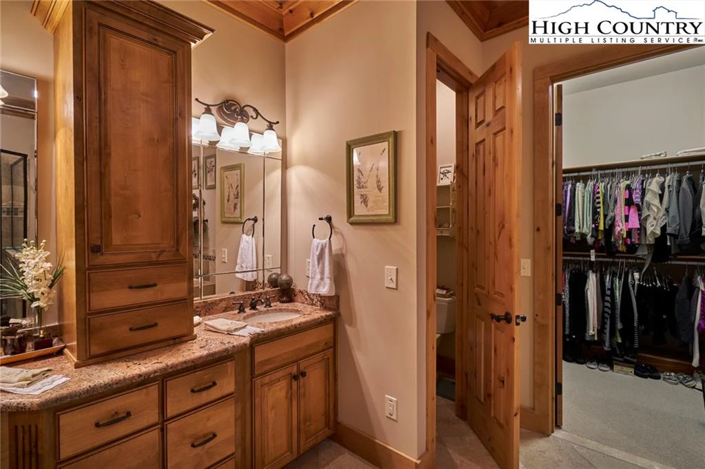 Image number 5 for the current listing