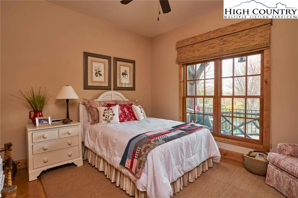 Image number 6 for the current listing