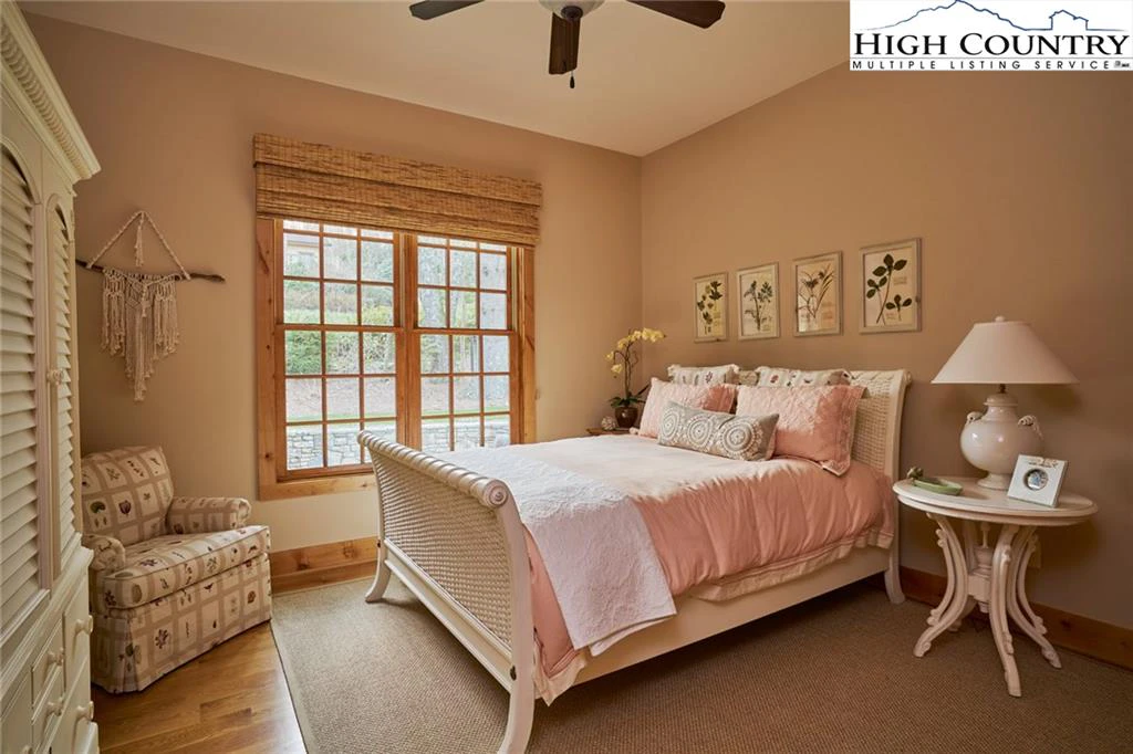 Image number 7 for the current listing