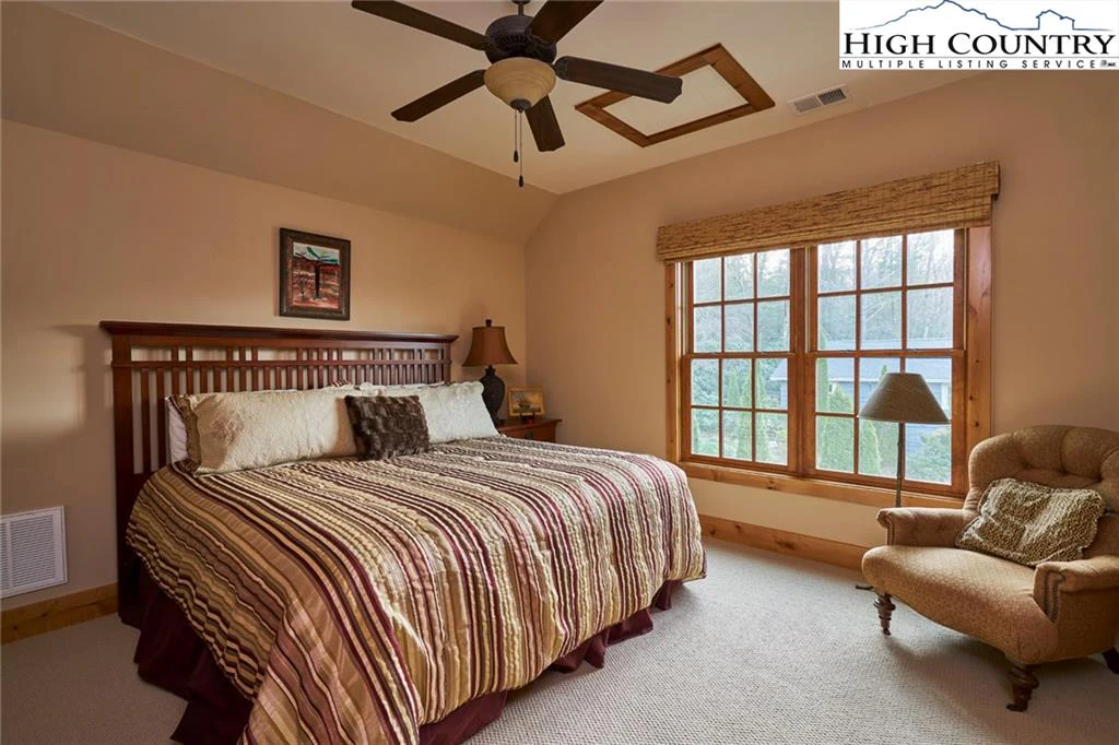 Image number 9 for the current listing