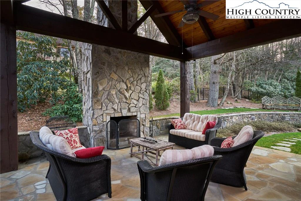 Image number 15 for the current listing