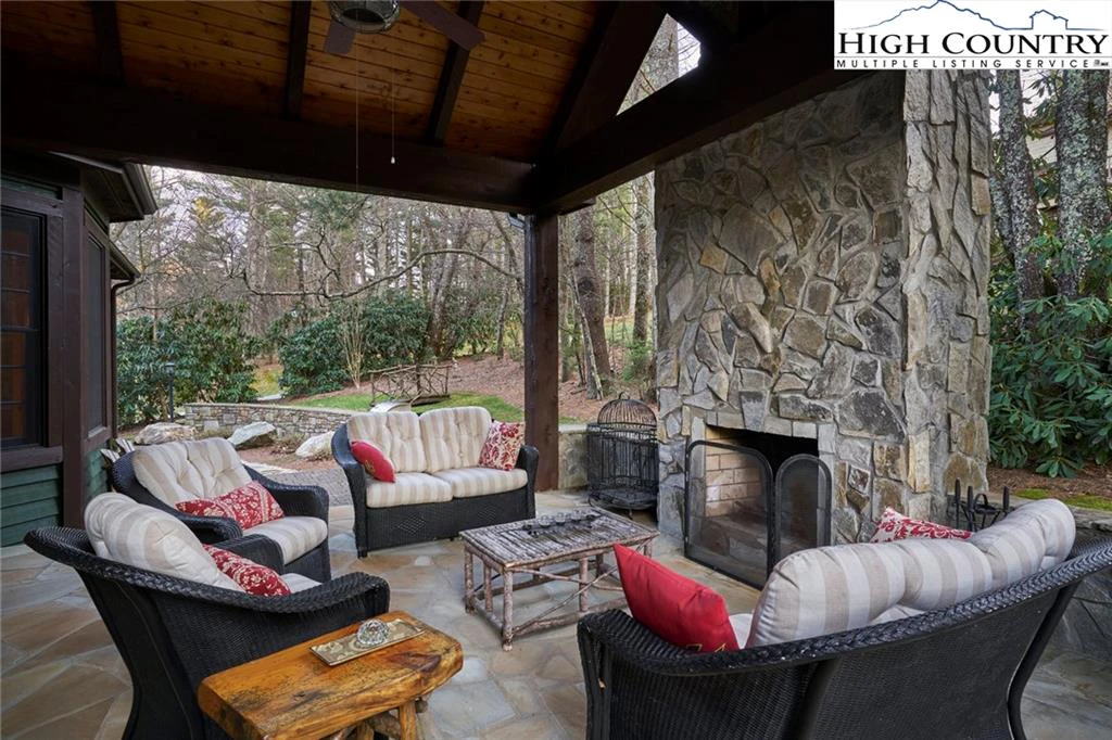 Image number 16 for the current listing