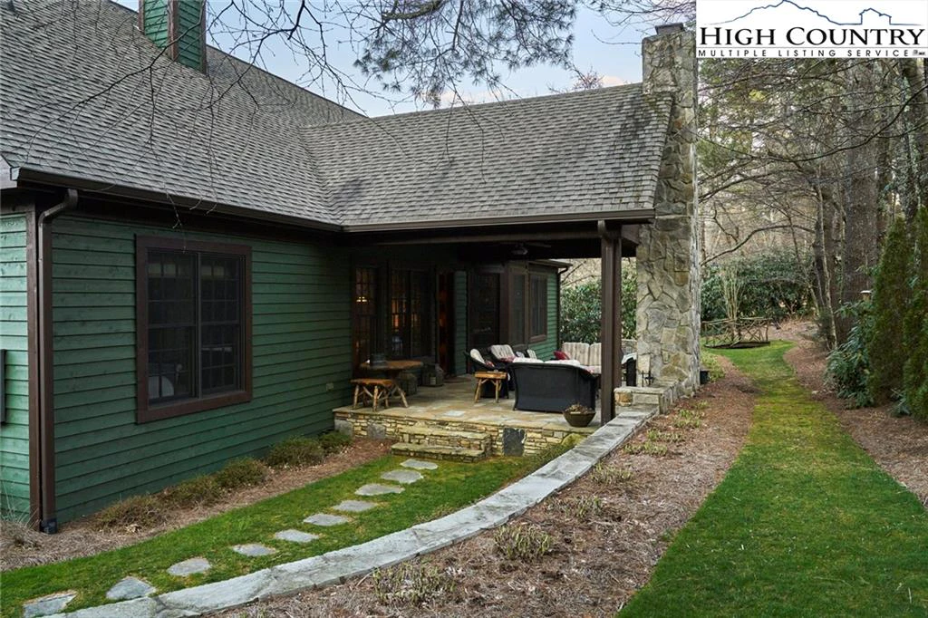 Image number 21 for the current listing