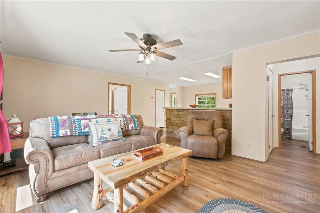 Image number 3 for the current listing