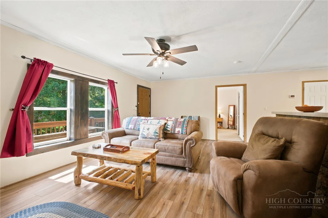 Image number 4 for the current listing