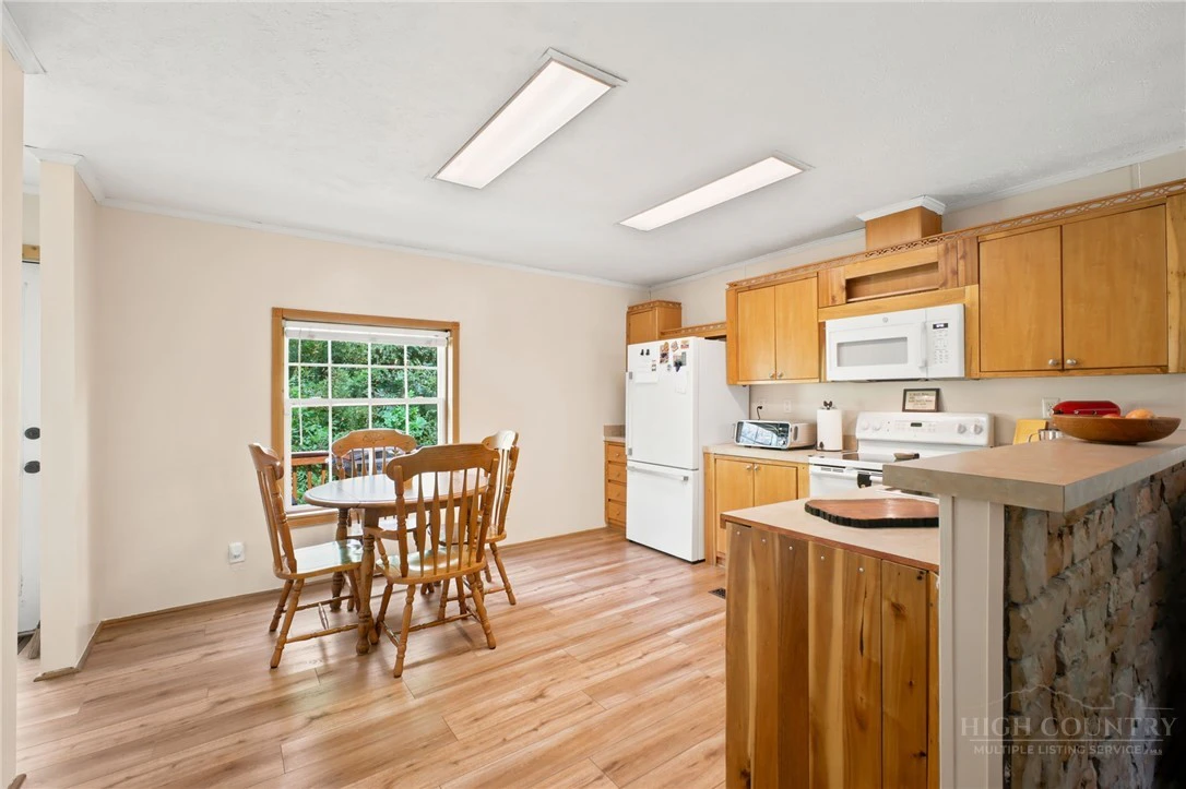 Image number 5 for the current listing