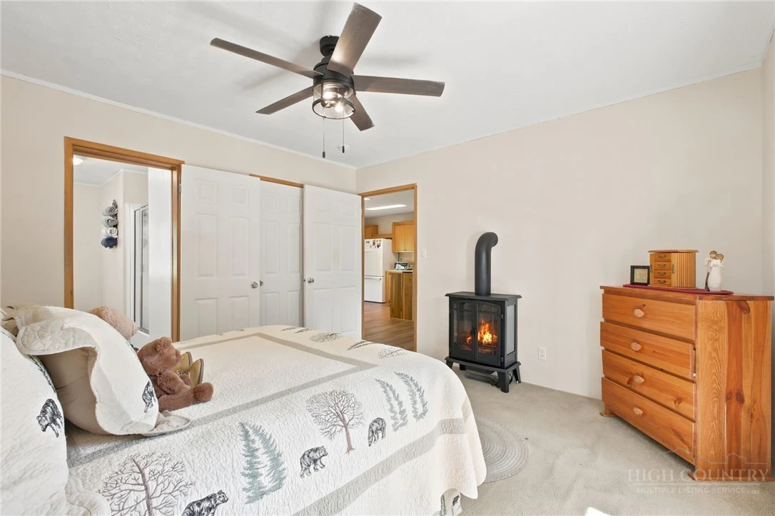Image number 9 for the current listing