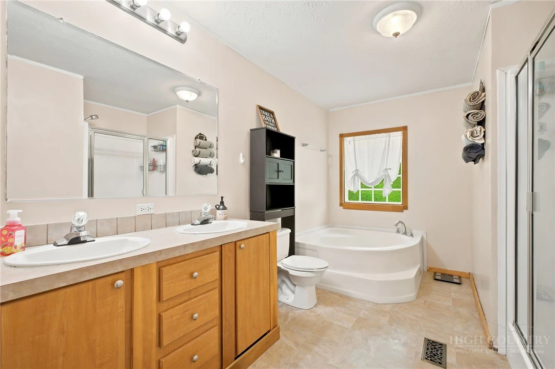 Image number 10 for the current listing