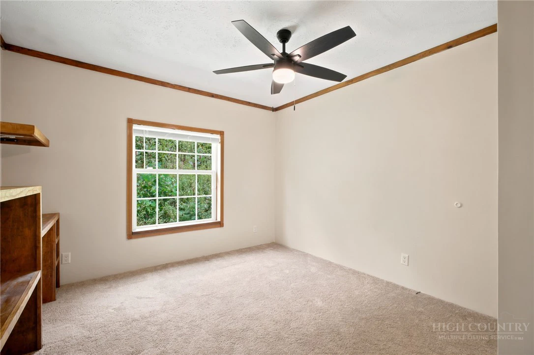 Image number 14 for the current listing
