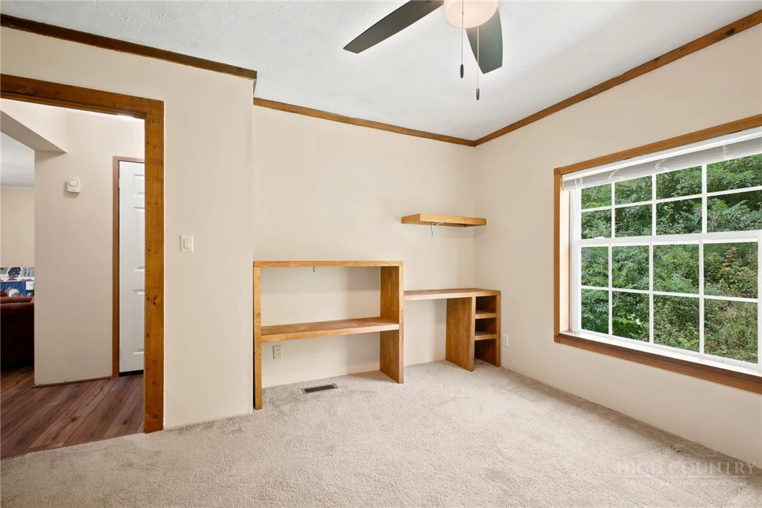 Image number 15 for the current listing