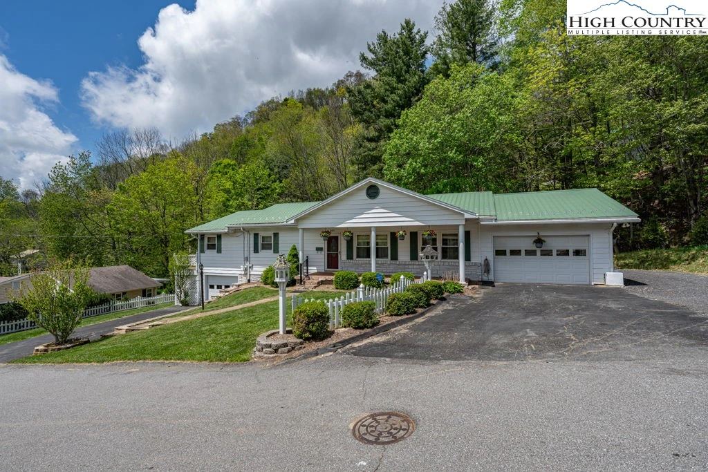 Image number 1 for the current listing