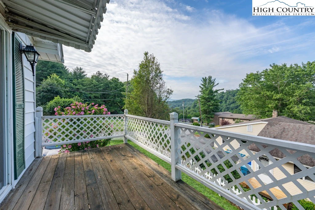 Image number 13 for the current listing