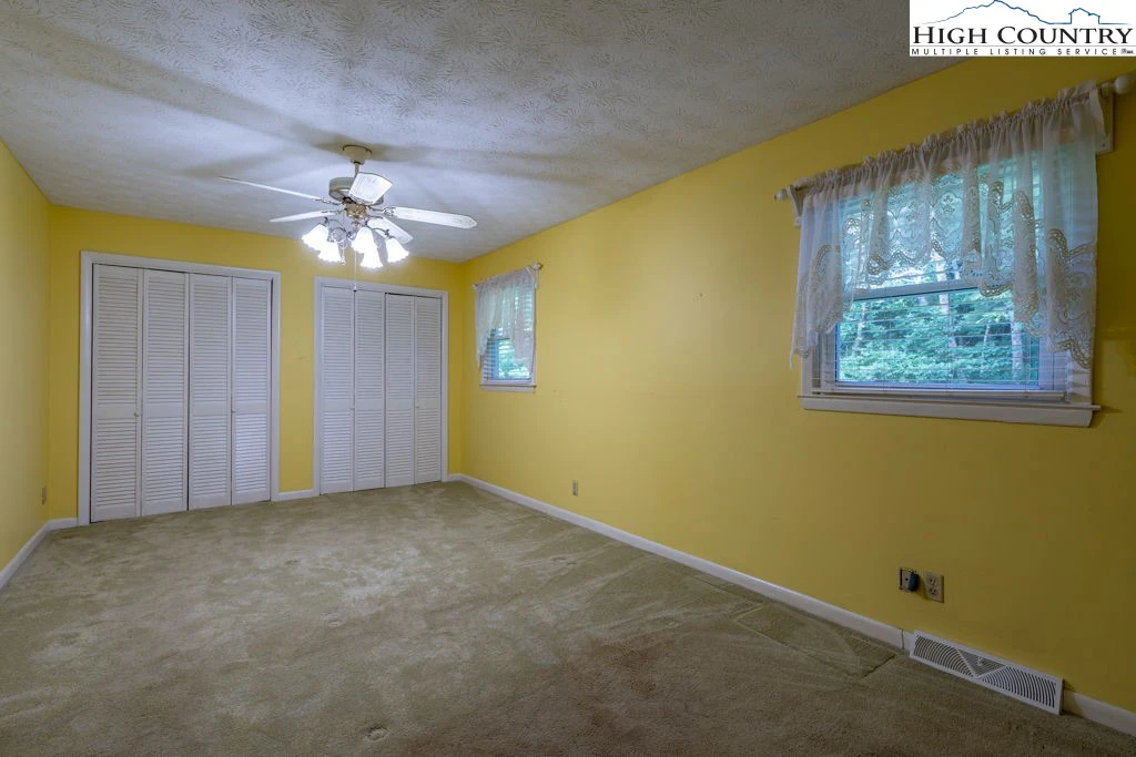 Image number 4 for the current listing