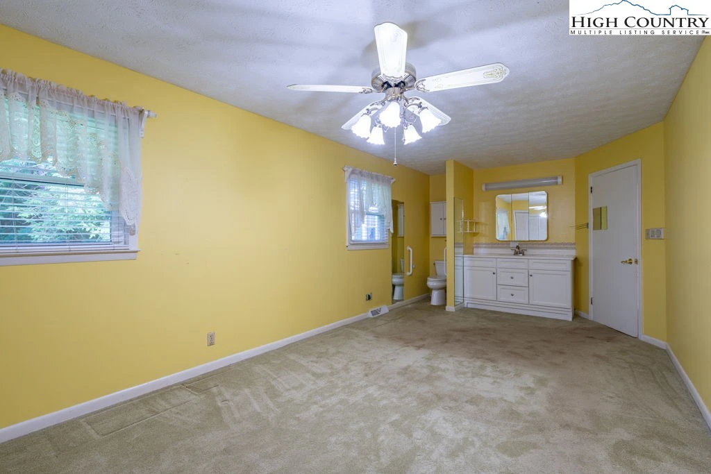 Image number 5 for the current listing
