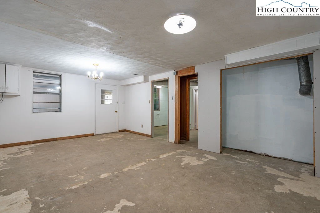 Image number 9 for the current listing