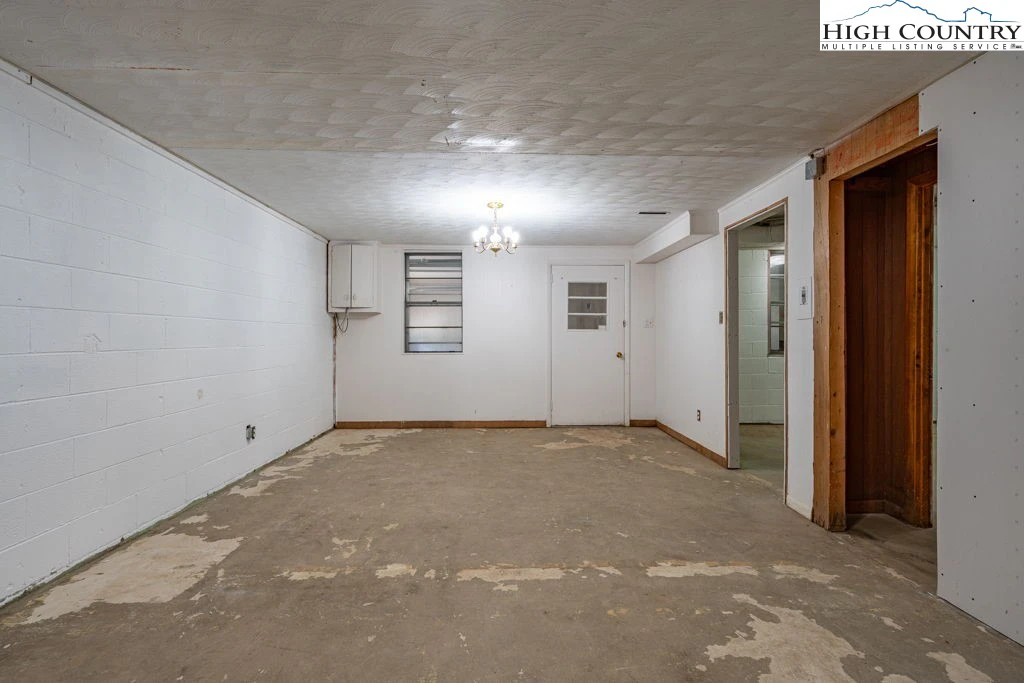 Image number 11 for the current listing