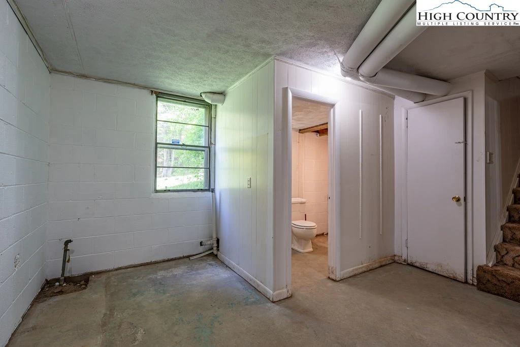 Image number 12 for the current listing