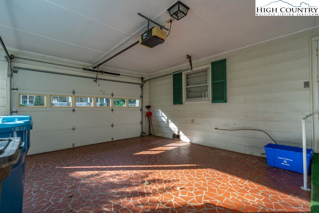 Image number 14 for the current listing