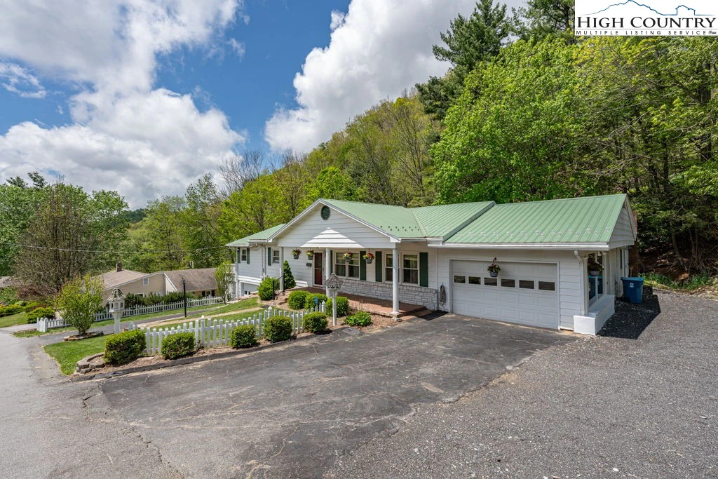 Image number 19 for the current listing