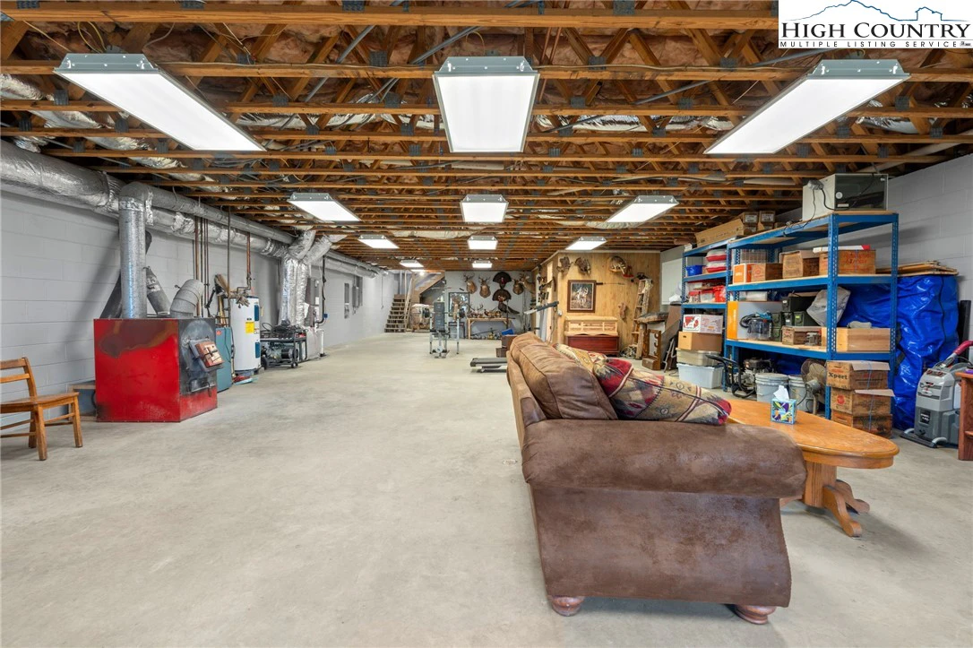 Image number 14 for the current listing