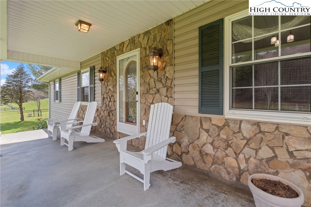 Image number 19 for the current listing