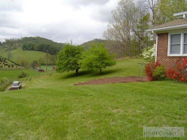 Image number 32 for the current listing